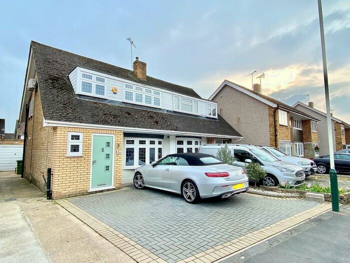 3 Bedroom House To Rent In Denbigh Close, Hornchurch, RM11