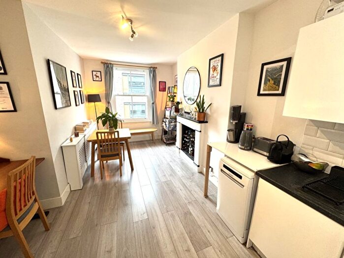 2 Bedroom Flat For Sale In Amberley Road, London, W9