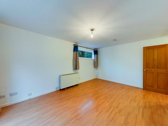 2 Bedroom Apartment To Rent In Ashby Court, Hemel Hempstead, Hertfordshire, HP2