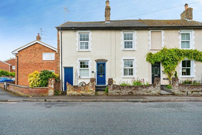 3 Bedroom End Of Terrace House For Sale In High Street, Toddington, Dunstable, LU5