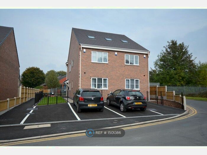 2 Bedroom Flat To Rent In Lyme Valley Road, Newcastle, ST5