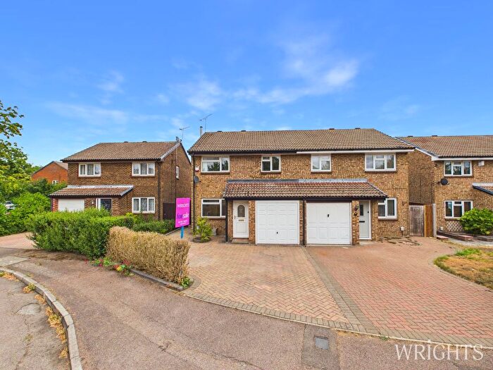 3 Bedroom Semi-Detached House For Sale In Forresters Drive, Welwyn Garden City, AL7