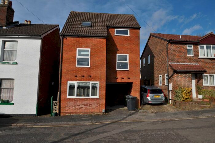 2 Bedroom Flat To Rent In Onslow Road, Guildford, GU1