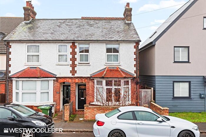 3 Bedroom Semi Detached House For Sale In Rye Road, Hoddesdon, EN11