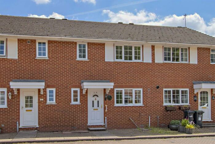 3 Bedroom Terraced House To Rent In Gladbeck Way, EN2