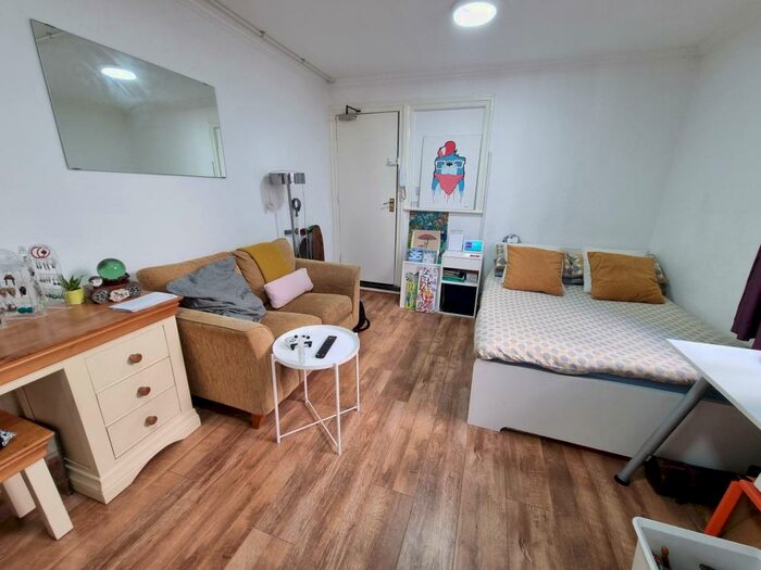 Studio To Rent In Marlborough Road, Penylan, CF23