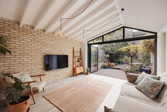 2 Bedroom Apartment For Sale In Daisy Road, South Woodford, E18