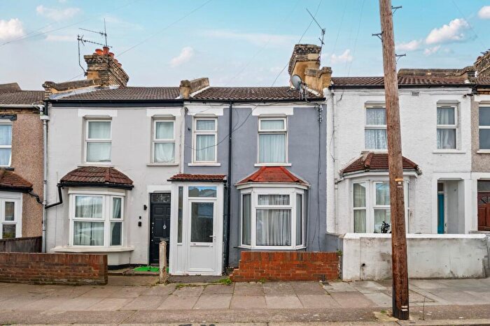 2 Bedroom Terraced House For Sale In Hartville Road, Plumstead, SE18