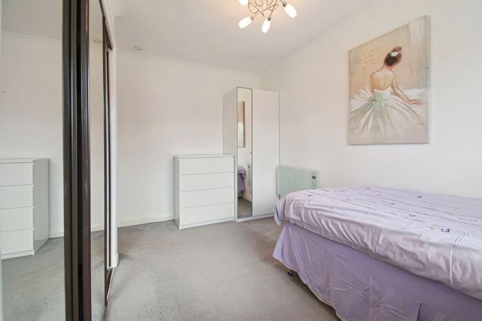 2 Bedroom Flat To Rent In Burnside Court, Bearsden, Glasgow, G61