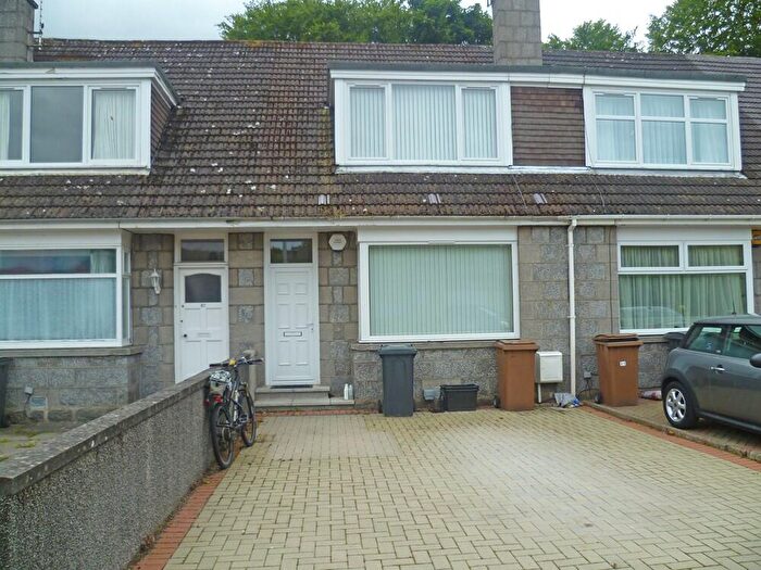 2 Bedroom Terraced House To Rent In Springfield Pl, Aberdeen, AB15