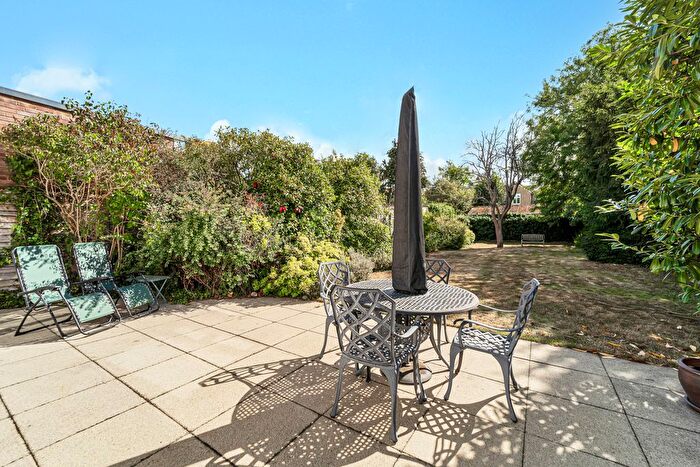 4 Bedroom Semi-detached House For Sale In Parkland Grove, Ashford, TW15