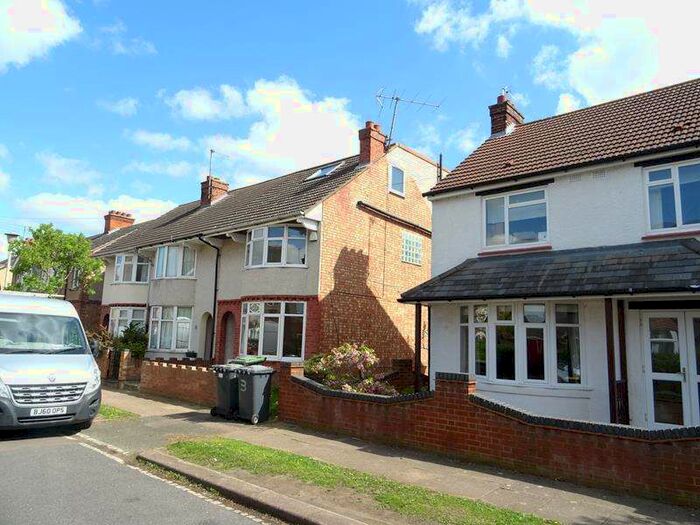 3 Bedroom Semi-Detached House To Rent In Harvey Road, Bedford, MK41