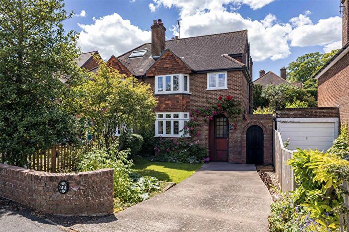 4 Bedroom Property To Rent In Irwin Road, Guildford, GU2