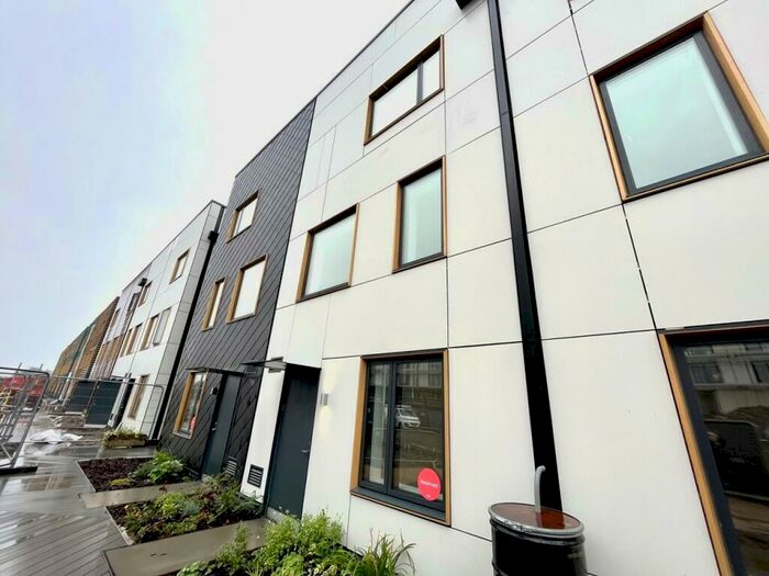 4 Bedroom Apartment To Rent In Solar Avenue Leeds Leeds, LS9