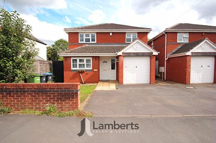 3 Bedroom Detached House For Sale In Crooks Lane, Studley, B80