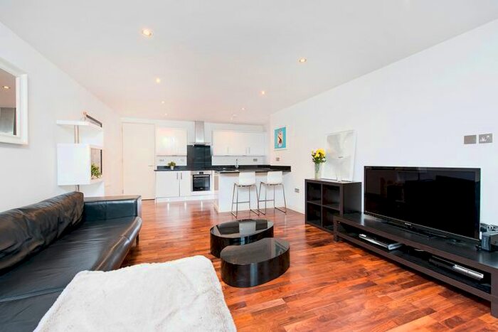 2 Bedroom Flat To Rent In Peerless Street, London, EC1V