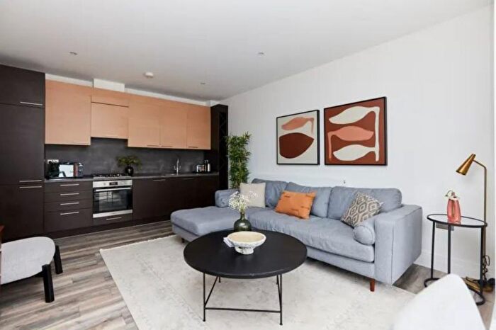 2 Bedroom Flat To Rent In Manor Park Road, London, NW10