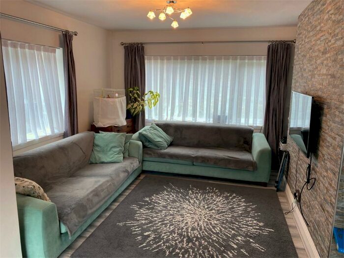 2 Bedroom Maisonette To Rent In Claire Court, Woodside Avenue, N12