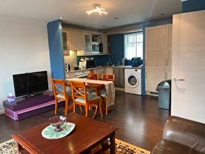 1 Bedroom Flat To Rent In Cedar Terrace, Richmond, TW9