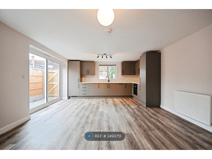 1 Bedroom Flat To Rent In London Road, St. Albans, AL1