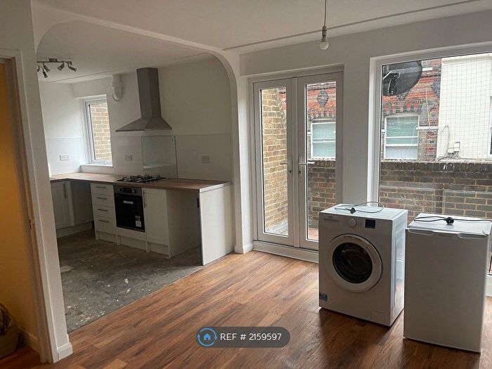 1 Bedroom Flat To Rent In St.Mary's Walk, Maidenhead, SL6