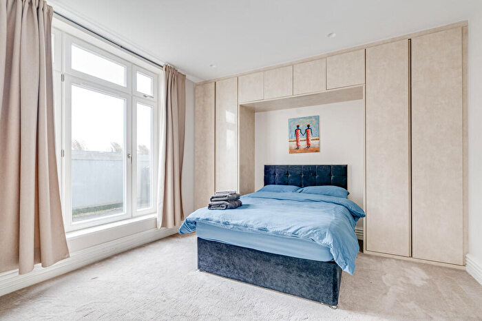 2 Bedroom Apartment To Rent In Brampton Grove, Hendon, London, NW4