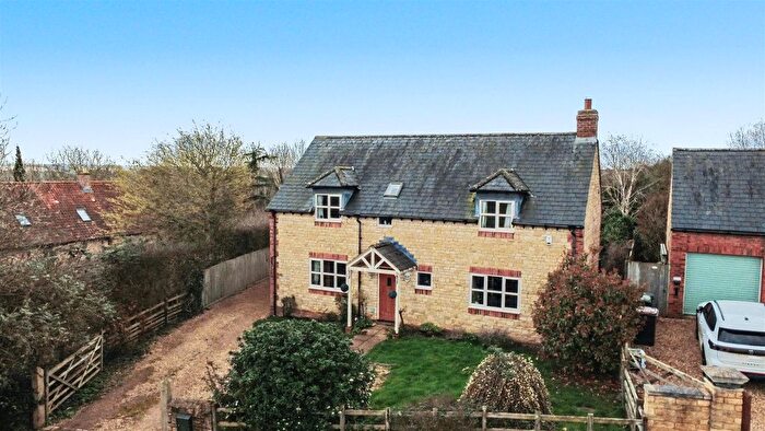 4 Bedroom Detached House For Sale In Trailli Lane, Woodford, NN14