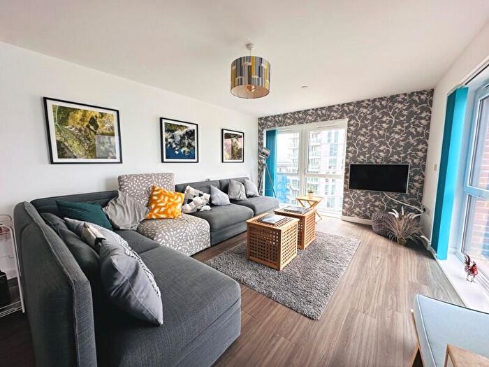 2 Bedroom Flat To Rent In Centenary Quay, Southampton, Hampshire, SO19