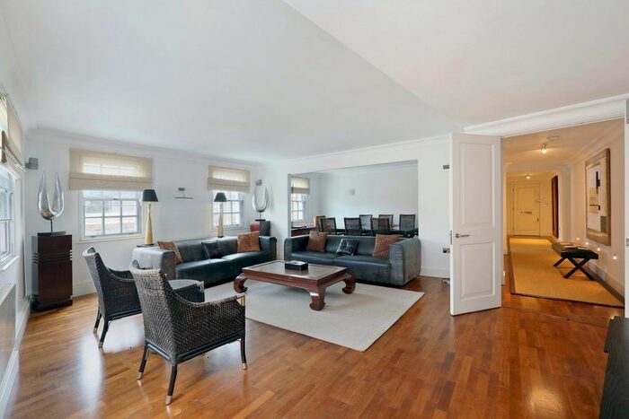 4 Bedroom Flat To Rent In Cliveden Place, Belgravia, SW1W