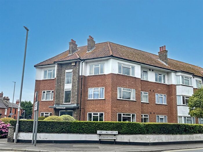 1 Bedroom Flat To Rent In West Court, Bridport, DT6