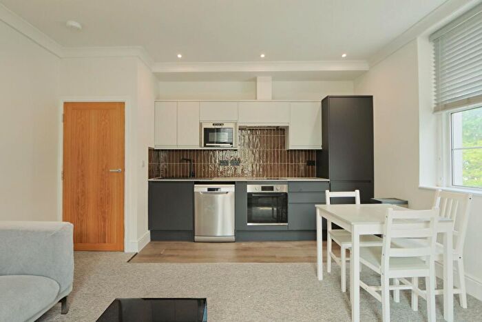 3 Bedroom Flat To Rent In Henleaze Road, Bristol, BS9