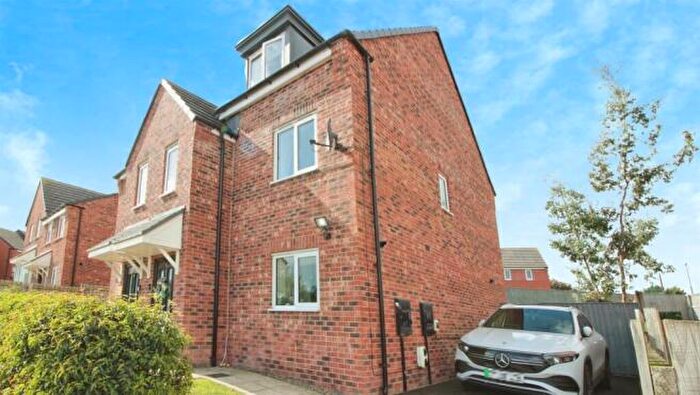 3 Bedroom Semi-Detached House To Rent In Brandling Crescent, LS10