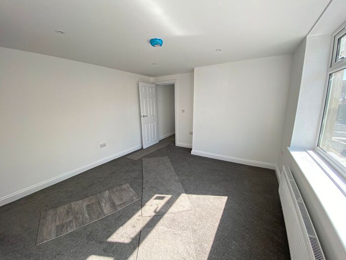 2 Bedroom Flat To Rent In Jeyes Road, Gillingham, ME7