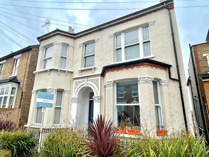 1 Bedroom Flat To Rent In Ravensbourne Road, Bromley, Kent, BR1