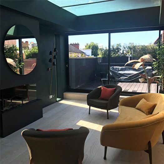 2 Bedroom Flat To Rent In Gilston Road, London, SW10