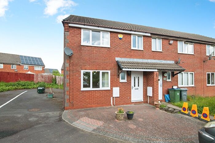 3 Bedroom Terraced House For Sale In Fowler Close, Smethwick, B66