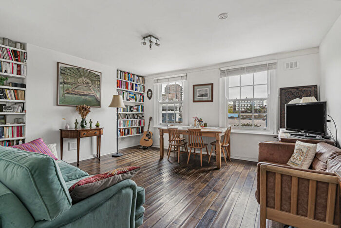 2 Bedroom Maisonette For Sale In Kennington Road, London, SE11