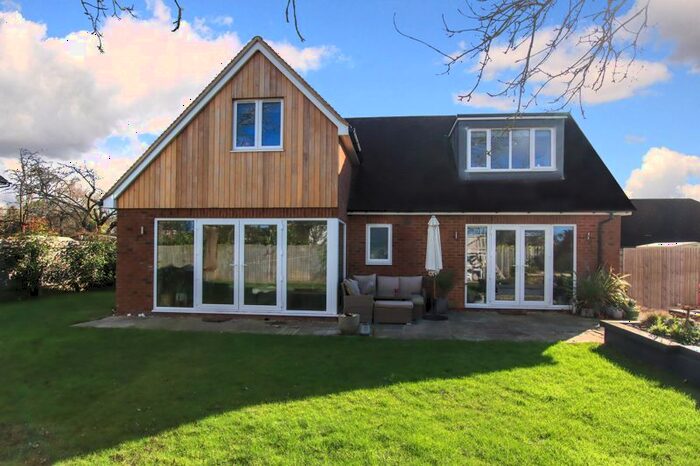 4 Bedroom Detached House For Sale In Mentmore Road, Cheddington, LU7
