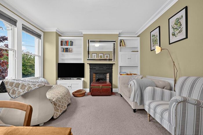 3 Bedroom Flat To Rent In Trentham Street, Southfields, SW18