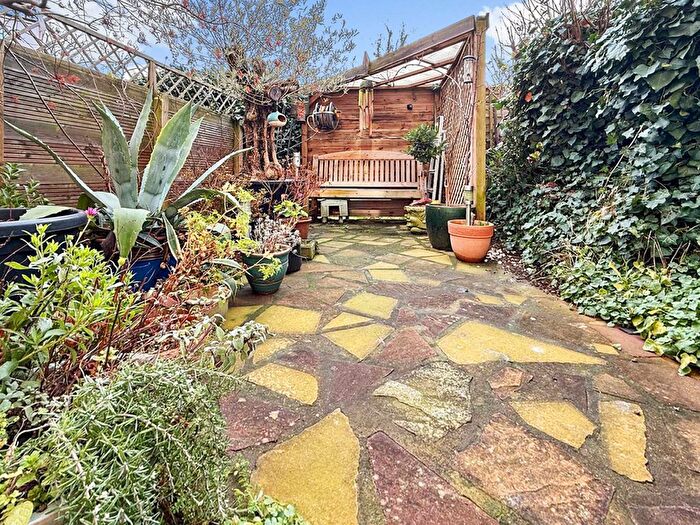 1 Bedroom Flat For Sale In The Vale, Broadstairs, CT10