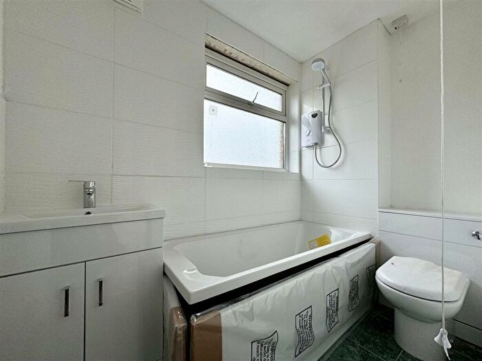 2 Bedroom Apartment To Rent In Northgate, Almondbury, HD5