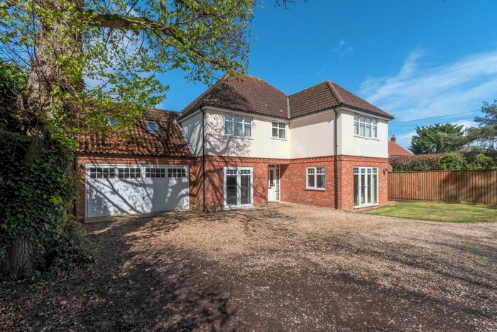 5 Bedroom Detached House For Sale In Holt Road, Fakenham, NR21