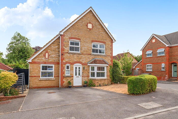 4 Bedroom Detached House For Sale In Hathaway Gardens, Basingstoke, RG24