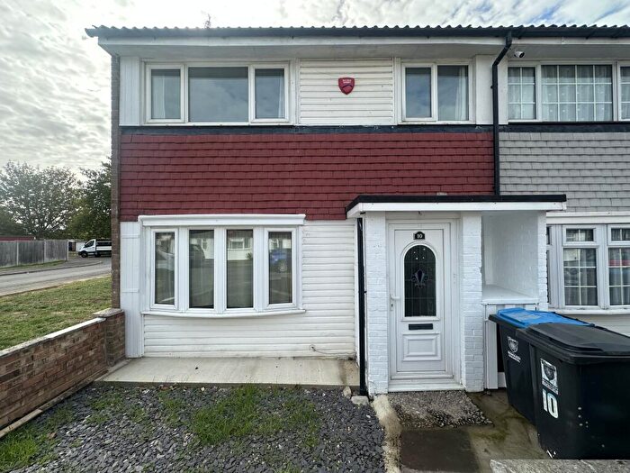 3 Bedroom House To Rent In Medway Road, Hemel Hempstead, HP2