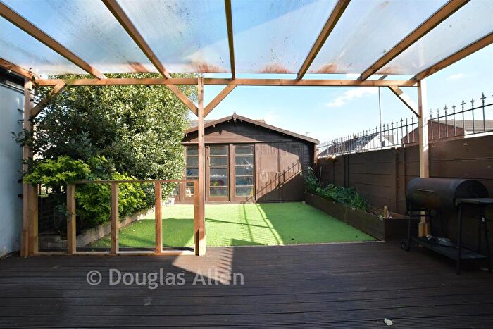 3 Bedroom End Of Terrace House For Sale In Bell Farm Avenue, Dagenham, Essex, RM10