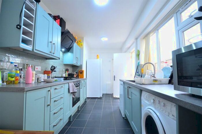 4 Bedroom Terraced House To Rent In / Academic Year Fantastic Double Bedroom Bathrooms Student House, Warwards Lane, Selly Oak, Free Ultrafast, B29