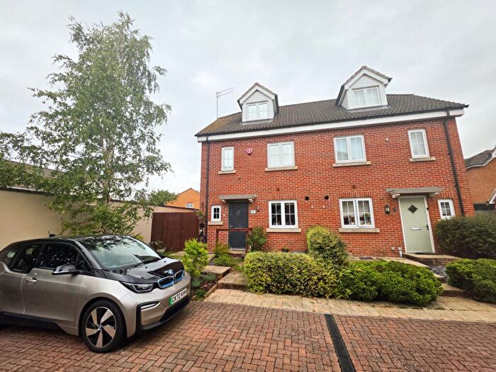 3 Bedroom Semi-Detached House For Sale In Newbury Chase, Downend, South Gloucestershire, BS16
