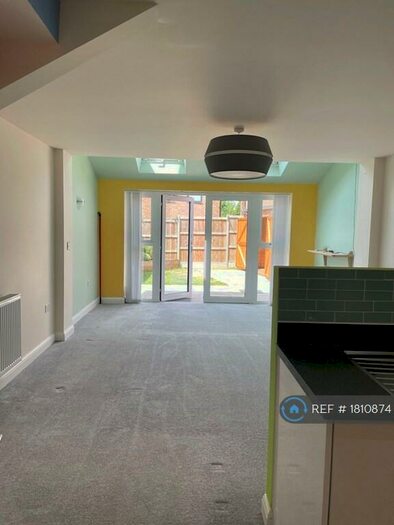 4 Bedroom Semi-Detached House To Rent In Shrewsbury Road, Cambridge, CB3