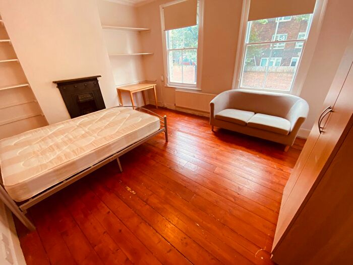 5 Bedroom Semi Detached House To Rent In Mulkern Road, Archway, N19