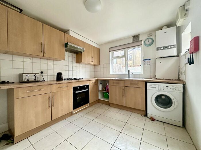 5 Bedroom House To Rent In Medlar Street, Camberwell, SE5